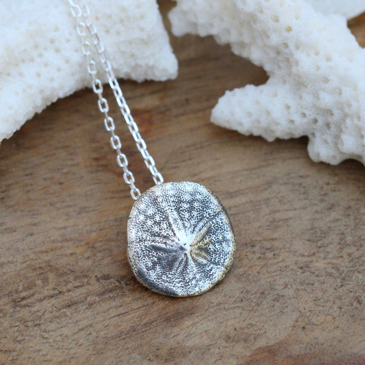 Hawaiian Silver Jewelry Pendant Necklace – 18 Inch Sand Dollars Pendant  Charm – Premium Sterling Silver Craftsmanship – Modern and Elegant –  Comfortable Women Jewelry Necklace, Sterling Silver : Amazon.ca: Clothing,  Shoes & Accessories